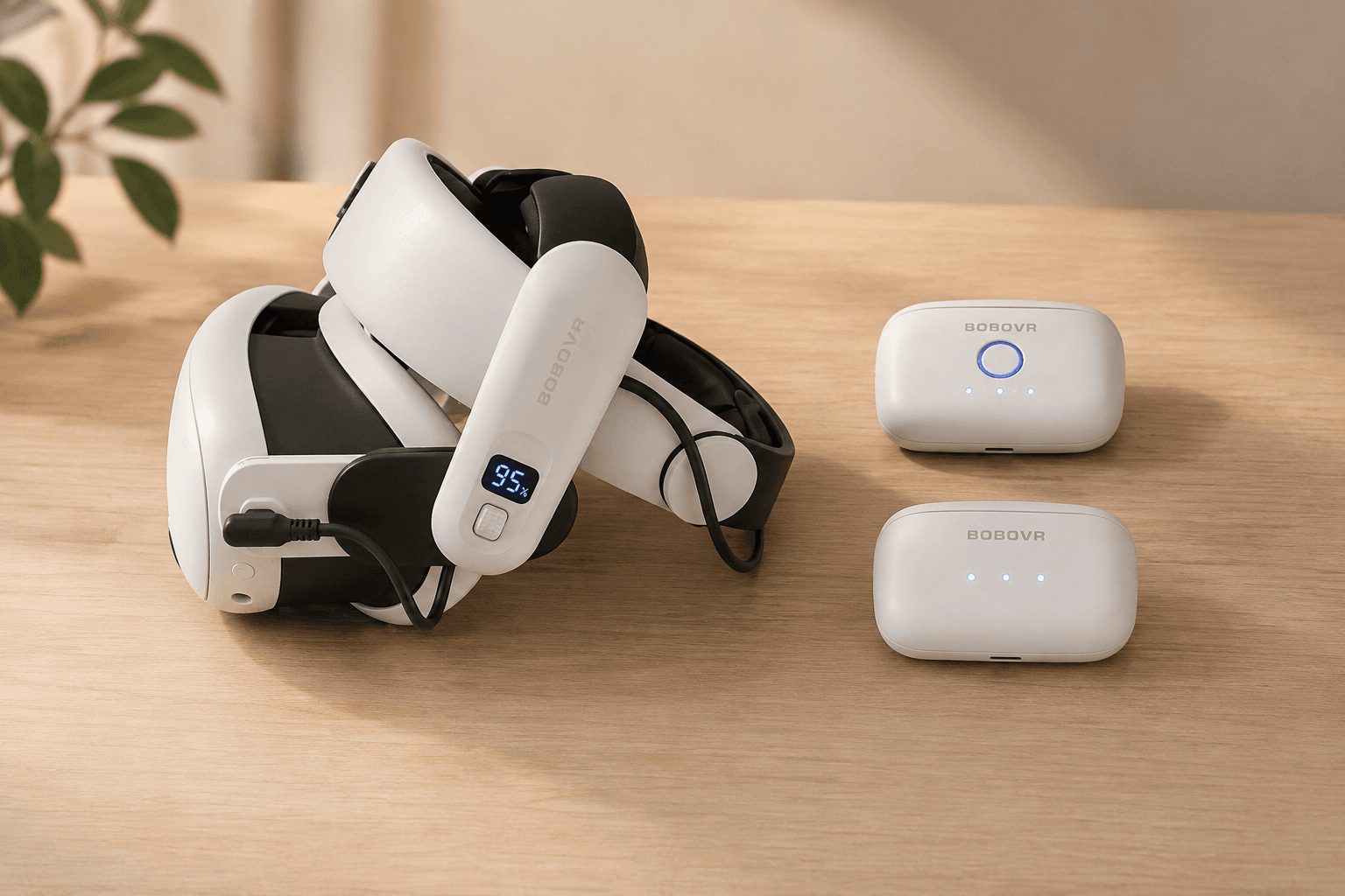VR-шлем Quest 3 с дополнительным аккумулятором на креплении и индикатором заряда 95%, рядом на деревянном столе расположены два внешних аккумулятора с индикаторами уровня заряда.